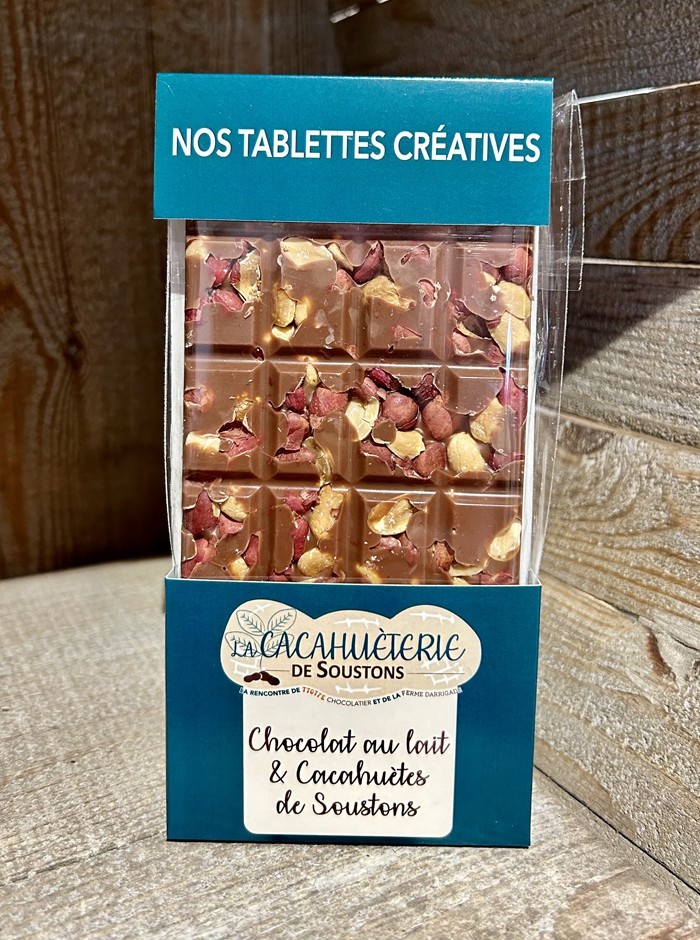 Tablette de chocolat au lait et cacahuètes