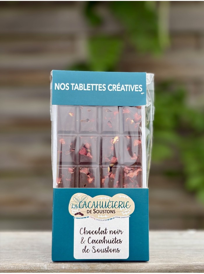 Tablette de chocolat noir et cacahuètes